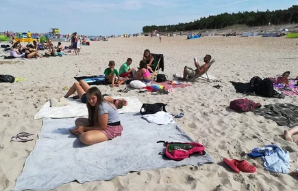 dziecie opalające się na plaży