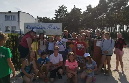 zdjęcie grupowe uczestnik&oacute;w wypoczynku